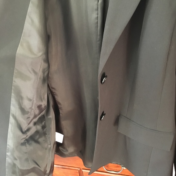 EUC BCBG MaxAzria Black Blazer- sz 4 - Picture 6 of 7